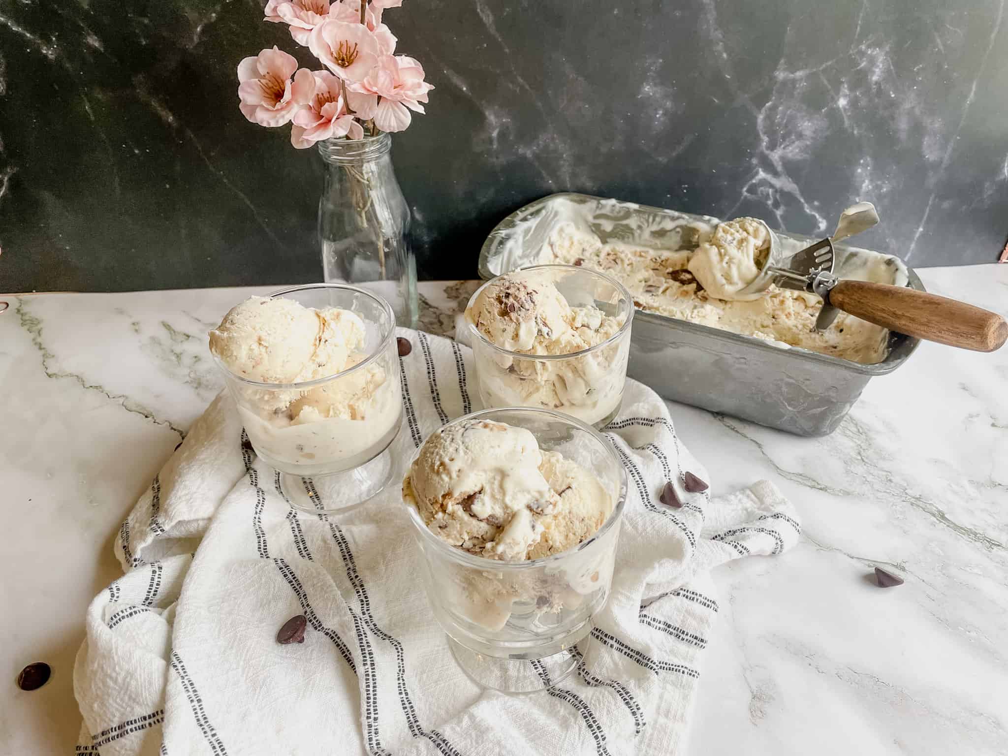 Scoops of the ultimate ice cream in ice cream bowls