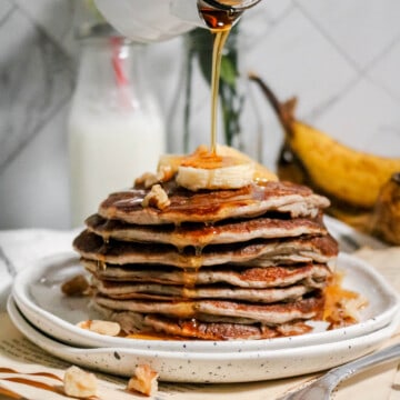 Drizzling syrup over pancakes.