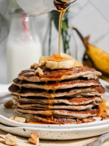 Drizzling syrup over pancakes.